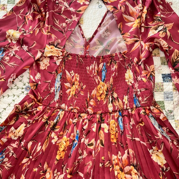 Express Floral Patterned Garment - Picture 4 of 5